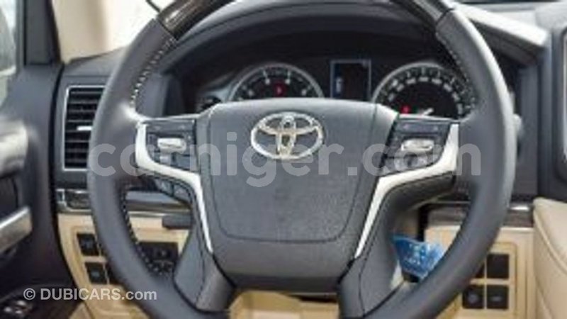 Big with watermark toyota land cruiser agadez import dubai 6428