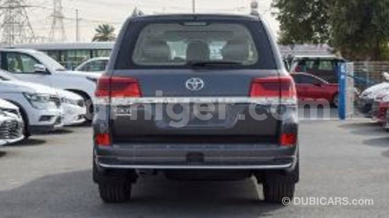 Big with watermark toyota land cruiser agadez import dubai 6428