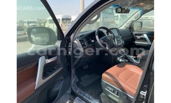 Buy Import Toyota Land Cruiser Black Truck in Import - Dubai in Agadez Buy Import Toyota Land Cruiser Black Truck in Import - Dubai in Agadez