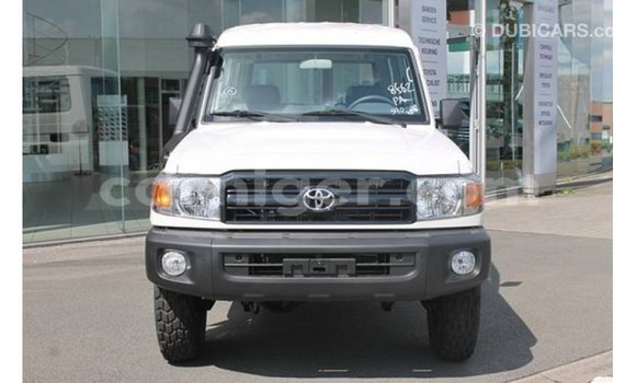 Buy Import Toyota Land Cruiser White Truck in Import - Dubai in Agadez Buy Import Toyota Land Cruiser White Truck in Import - Dubai in Agadez