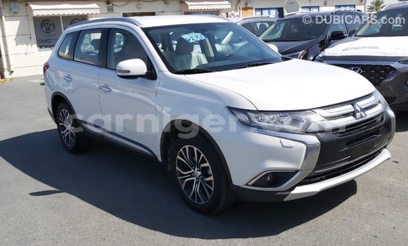 Sayi Imported Mitsubishi Outlander White Mota in Import - Dubai a Agadez Sayi Imported Mitsubishi Outlander White Mota in Import - Dubai a Agadez