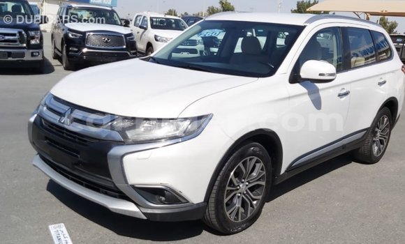 Sayi Imported Mitsubishi Outlander White Mota in Import - Dubai a Agadez Sayi Imported Mitsubishi Outlander White Mota in Import - Dubai a Agadez