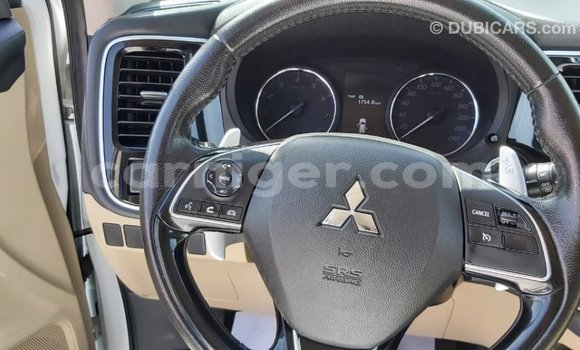 Sayi Imported Mitsubishi Outlander White Mota in Import - Dubai a Agadez Sayi Imported Mitsubishi Outlander White Mota in Import - Dubai a Agadez