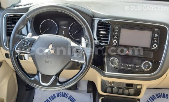 Sayi Imported Mitsubishi Outlander White Mota in Import - Dubai a Agadez Sayi Imported Mitsubishi Outlander White Mota in Import - Dubai a Agadez