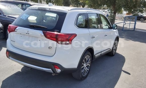 Sayi Imported Mitsubishi Outlander White Mota in Import - Dubai a Agadez Sayi Imported Mitsubishi Outlander White Mota in Import - Dubai a Agadez