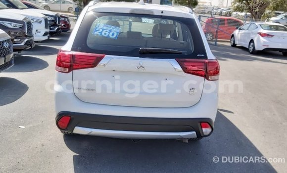 Sayi Imported Mitsubishi Outlander White Mota in Import - Dubai a Agadez Sayi Imported Mitsubishi Outlander White Mota in Import - Dubai a Agadez