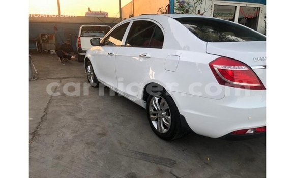 Sayi Imported Geely Emgrand 7 White Mota in Import - Dubai a Agadez Sayi Imported Geely Emgrand 7 White Mota in Import - Dubai a Agadez