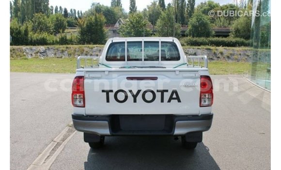 Buy Import Toyota Hilux White Car in Import - Dubai in Agadez Buy Import Toyota Hilux White Car in Import - Dubai in Agadez