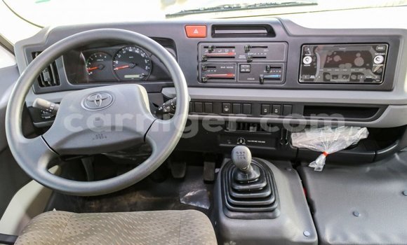 Sayi Imported Toyota Coaster White Mota in Import - Dubai a Agadez Sayi Imported Toyota Coaster White Mota in Import - Dubai a Agadez