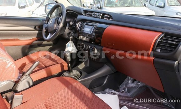 Buy Import Toyota Hilux White Car in Import - Dubai in Agadez Buy Import Toyota Hilux White Car in Import - Dubai in Agadez