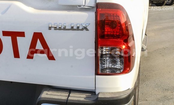 Buy Import Toyota Hilux White Car in Import - Dubai in Agadez Buy Import Toyota Hilux White Car in Import - Dubai in Agadez