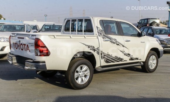 اشتري Imported Toyota Hilux White سيارة في Import - Dubai في أغاديز اشتري Imported Toyota Hilux White سيارة في Import - Dubai في أغاديز
