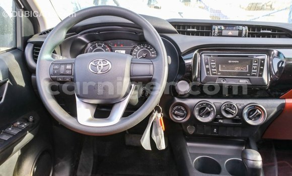 Acheter Import Voiture Toyota Hilux Blanc à Import - Dubai, Agadez Acheter Import Voiture Toyota Hilux Blanc à Import - Dubai, Agadez