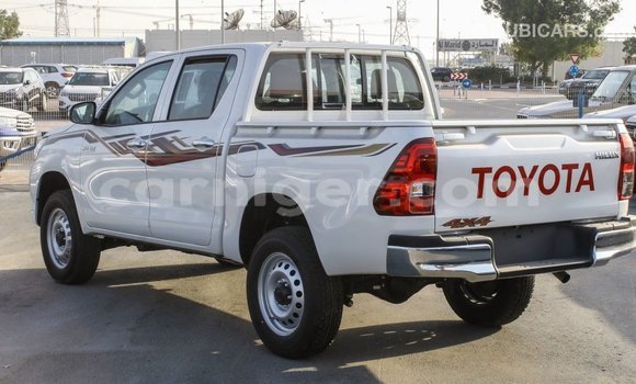 Acheter Import Voiture Toyota Hilux Blanc à Import - Dubai, Agadez Acheter Import Voiture Toyota Hilux Blanc à Import - Dubai, Agadez