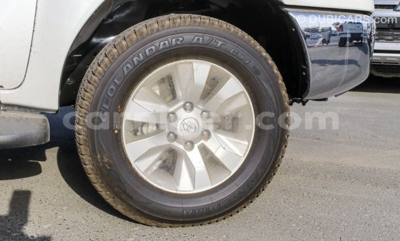Acheter Import Voiture Toyota Hilux Blanc à Import - Dubai, Agadez Acheter Import Voiture Toyota Hilux Blanc à Import - Dubai, Agadez