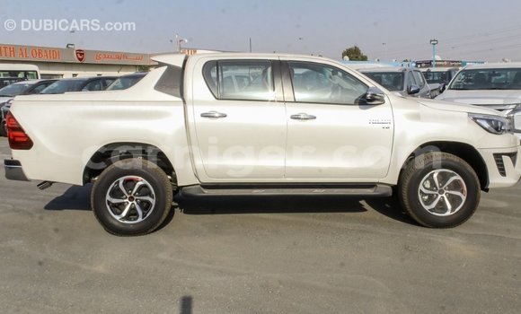اشتري Imported Toyota Hilux White سيارة في Import - Dubai في أغاديز اشتري Imported Toyota Hilux White سيارة في Import - Dubai في أغاديز