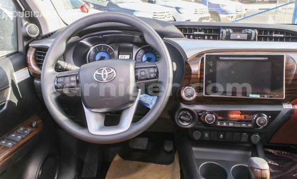 اشتري Imported Toyota Hilux White سيارة في Import - Dubai في أغاديز اشتري Imported Toyota Hilux White سيارة في Import - Dubai في أغاديز