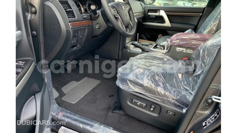 Big with watermark toyota land cruiser agadez import dubai 6478