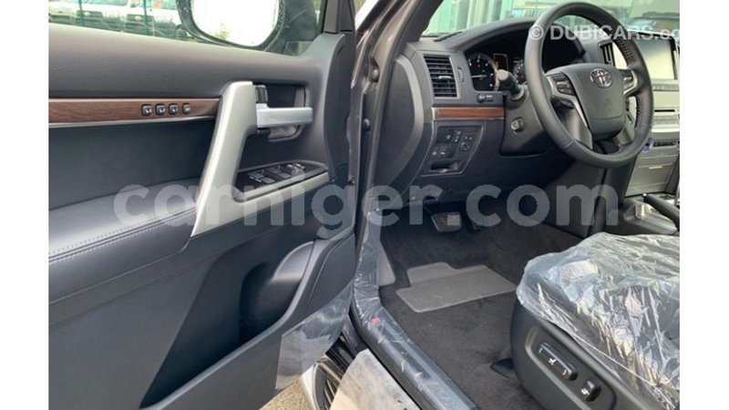 Big with watermark toyota land cruiser agadez import dubai 6478