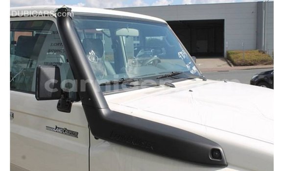 Buy Import Toyota Land Cruiser White Truck in Import - Dubai in Agadez Buy Import Toyota Land Cruiser White Truck in Import - Dubai in Agadez