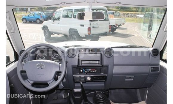 Buy Import Toyota Land Cruiser White Truck in Import - Dubai in Agadez Buy Import Toyota Land Cruiser White Truck in Import - Dubai in Agadez