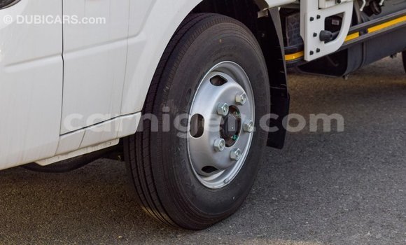 اشتري Imported Kia Carens White سيارة في Import - Dubai في أغاديز اشتري Imported Kia Carens White سيارة في Import - Dubai في أغاديز