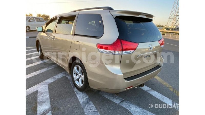 Big with watermark toyota sienna agadez import dubai 6496