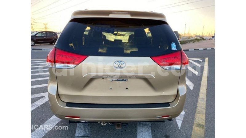 Big with watermark toyota sienna agadez import dubai 6496