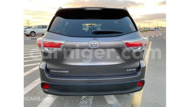 Big with watermark toyota highlander agadez import dubai 6497