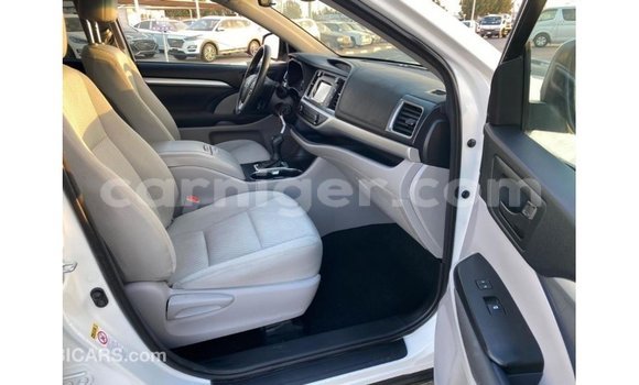 Acheter Import Voiture Toyota Highlander Blanc à Import - Dubai, Agadez Acheter Import Voiture Toyota Highlander Blanc à Import - Dubai, Agadez