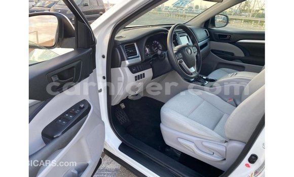 Acheter Import Voiture Toyota Highlander Blanc à Import - Dubai, Agadez Acheter Import Voiture Toyota Highlander Blanc à Import - Dubai, Agadez