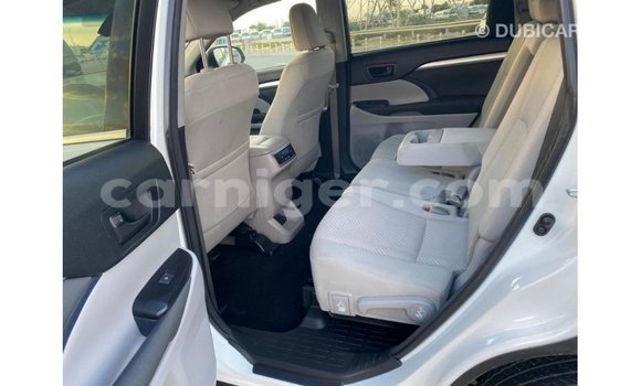 Acheter Import Voiture Toyota Highlander Blanc à Import - Dubai, Agadez Acheter Import Voiture Toyota Highlander Blanc à Import - Dubai, Agadez