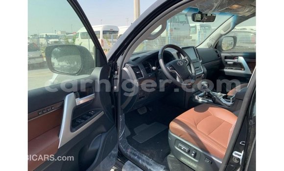 Buy Import Toyota Land Cruiser Black Truck in Import - Dubai in Agadez Buy Import Toyota Land Cruiser Black Truck in Import - Dubai in Agadez