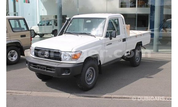 Buy Import Toyota Land Cruiser White Truck in Import - Dubai in Agadez Buy Import Toyota Land Cruiser White Truck in Import - Dubai in Agadez