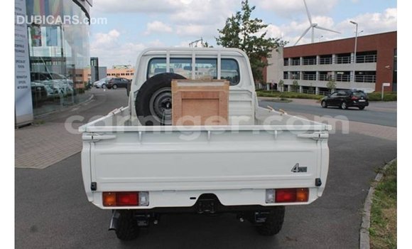 Buy Import Toyota Land Cruiser White Truck in Import - Dubai in Agadez Buy Import Toyota Land Cruiser White Truck in Import - Dubai in Agadez