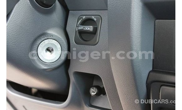 Buy Import Toyota Land Cruiser White Truck in Import - Dubai in Agadez Buy Import Toyota Land Cruiser White Truck in Import - Dubai in Agadez