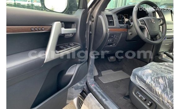 Buy Import Toyota Land Cruiser Black Truck in Import - Dubai in Agadez Buy Import Toyota Land Cruiser Black Truck in Import - Dubai in Agadez