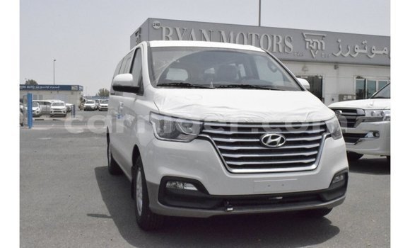Buy Import Hyundai Chorus White Truck in Import - Dubai in Agadez