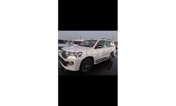 اشتري Imported Toyota Land Cruiser White شاحنة في Import - Dubai في أغاديز اشتري Imported Toyota Land Cruiser White شاحنة في Import - Dubai في أغاديز