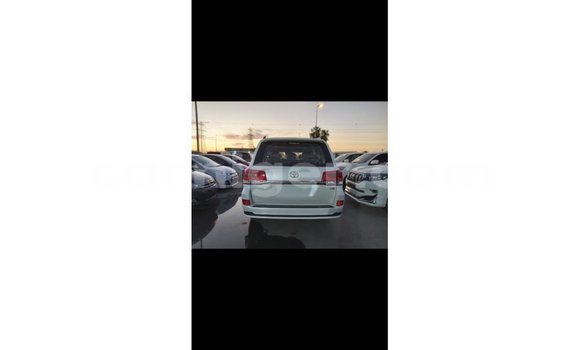 اشتري Imported Toyota Land Cruiser White شاحنة في Import - Dubai في أغاديز اشتري Imported Toyota Land Cruiser White شاحنة في Import - Dubai في أغاديز