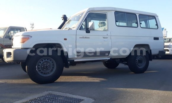 Sayi Imported Toyota Land Cruiser White Babbar mota in Import - Dubai a Agadez Sayi Imported Toyota Land Cruiser White Babbar mota in Import - Dubai a Agadez