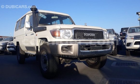 Sayi Imported Toyota Land Cruiser White Babbar mota in Import - Dubai a Agadez Sayi Imported Toyota Land Cruiser White Babbar mota in Import - Dubai a Agadez