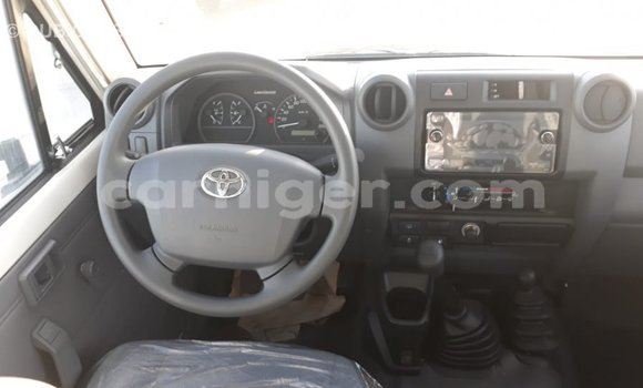 Sayi Imported Toyota Land Cruiser White Babbar mota in Import - Dubai a Agadez Sayi Imported Toyota Land Cruiser White Babbar mota in Import - Dubai a Agadez