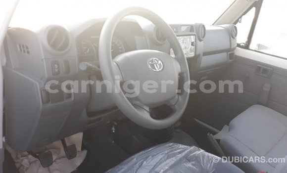 Sayi Imported Toyota Land Cruiser White Babbar mota in Import - Dubai a Agadez Sayi Imported Toyota Land Cruiser White Babbar mota in Import - Dubai a Agadez