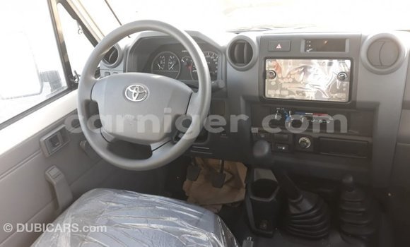Sayi Imported Toyota Land Cruiser White Babbar mota in Import - Dubai a Agadez Sayi Imported Toyota Land Cruiser White Babbar mota in Import - Dubai a Agadez