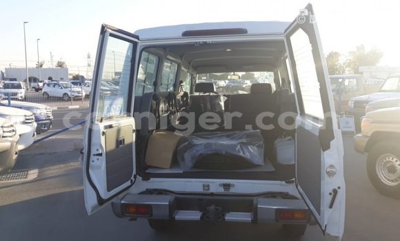 Sayi Imported Toyota Land Cruiser White Babbar mota in Import - Dubai a Agadez Sayi Imported Toyota Land Cruiser White Babbar mota in Import - Dubai a Agadez