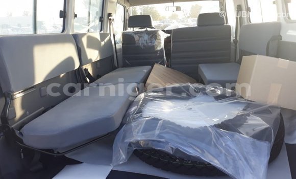Sayi Imported Toyota Land Cruiser White Babbar mota in Import - Dubai a Agadez Sayi Imported Toyota Land Cruiser White Babbar mota in Import - Dubai a Agadez