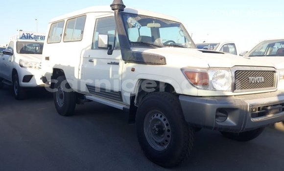 Sayi Imported Toyota Land Cruiser White Babbar mota in Import - Dubai a Agadez Sayi Imported Toyota Land Cruiser White Babbar mota in Import - Dubai a Agadez