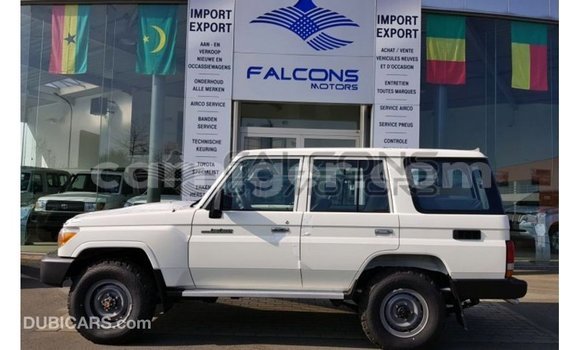 Buy Import Toyota Land Cruiser White Truck in Import - Dubai in Agadez Buy Import Toyota Land Cruiser White Truck in Import - Dubai in Agadez