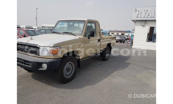 Acheter Import Utilitaire Toyota Land Cruiser Beige à Import - Dubai, Agadez Acheter Import Utilitaire Toyota Land Cruiser Beige à Import - Dubai, Agadez
